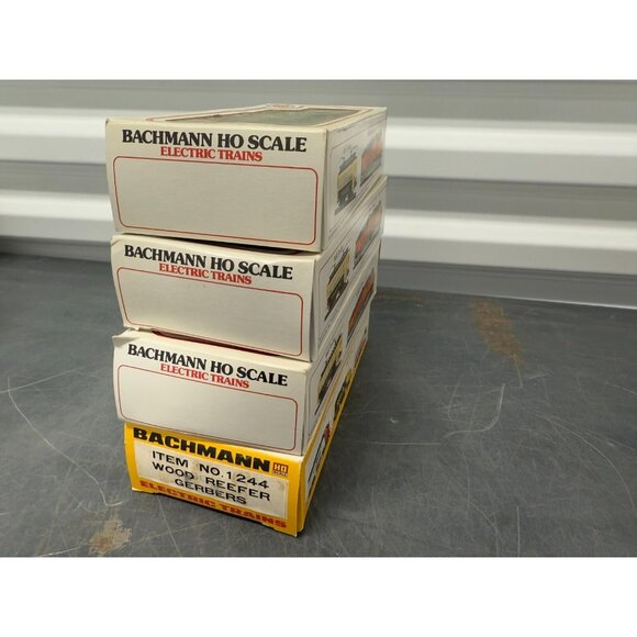 Bachmann Set of 4 HO Freight Cars - Union Pacific, Gerber, Santa Fe, Burlington - Picture 2 of 7